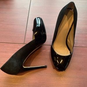 Karen Millen suede/patent leather peep toe pumps